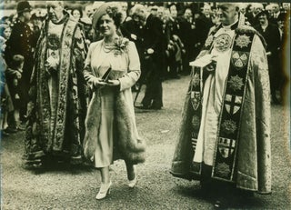 Item #144198 Queen Mother Visits Norwich Cathedral (Press Photo